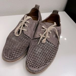 Trask “Lena” grey perforated sneaker